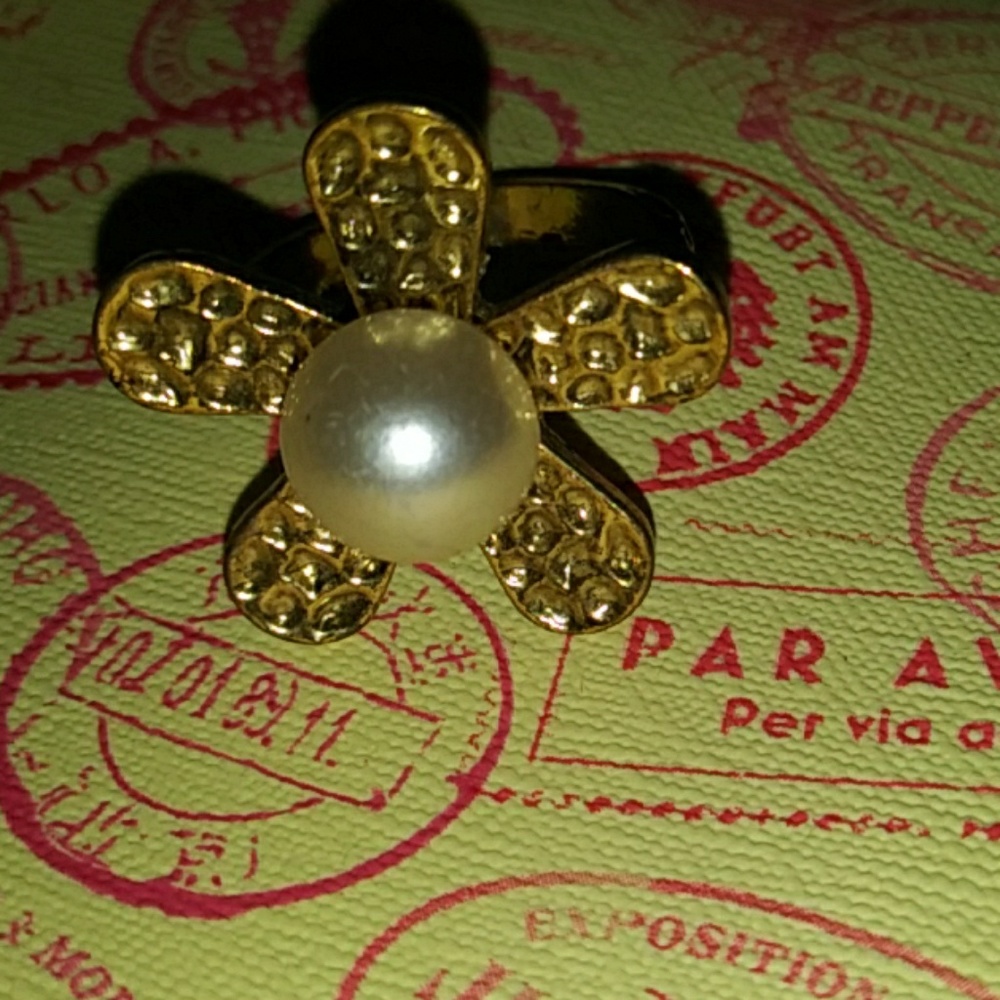 Pearl fashion ring